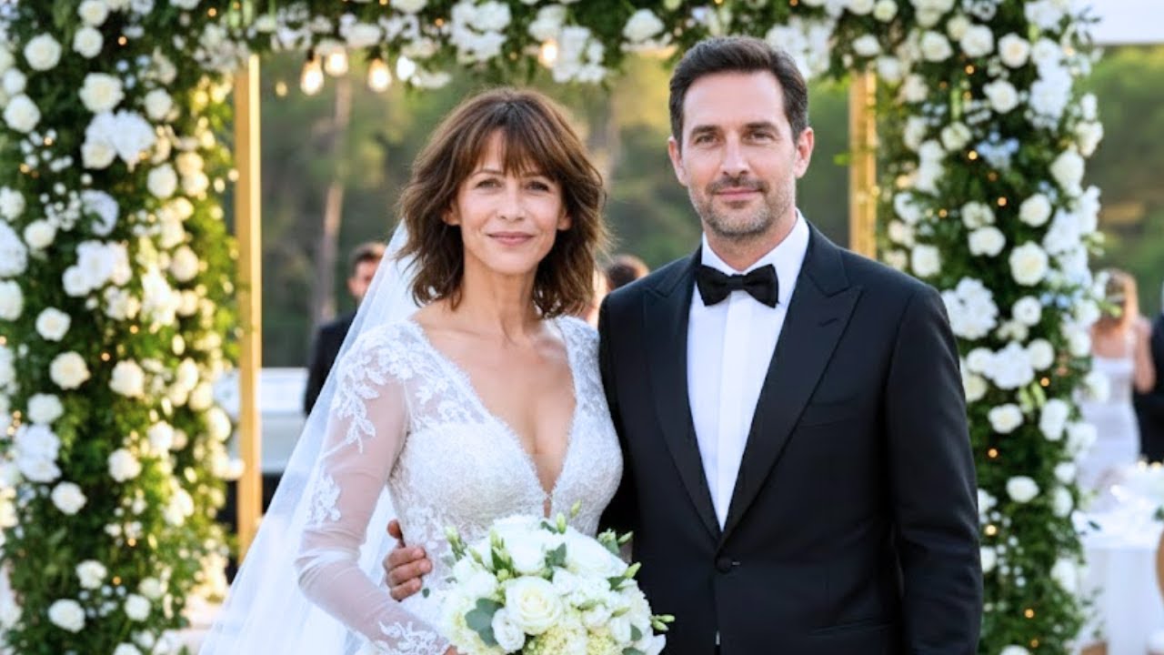 Il y a 5 minutes, Sophie Marceau a ENFIN CONFESSIONNÉ son mariage avec son compagnon à 59 ans.