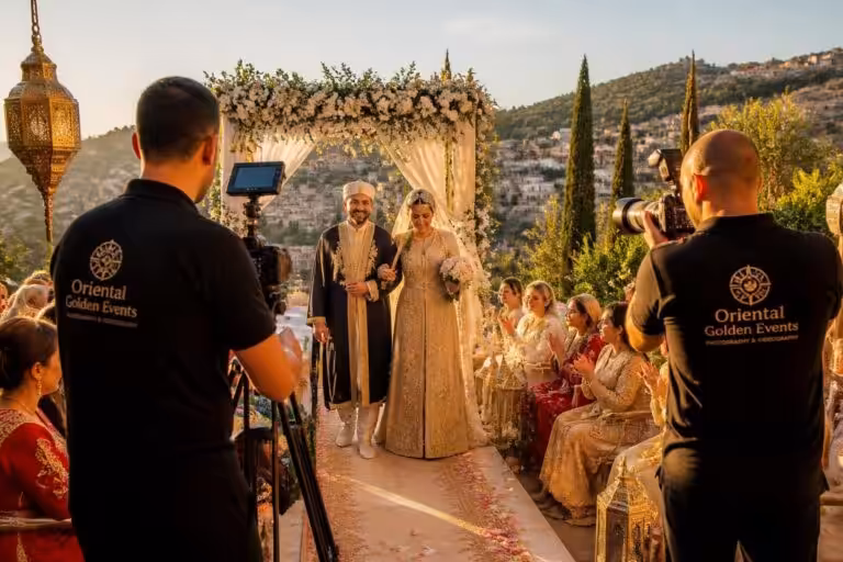 capturez les moments magiques de votre mariage oriental à alès avec notre photographe et cameraman professionnel, spécialiste des cérémonies traditionnelles et modernes.